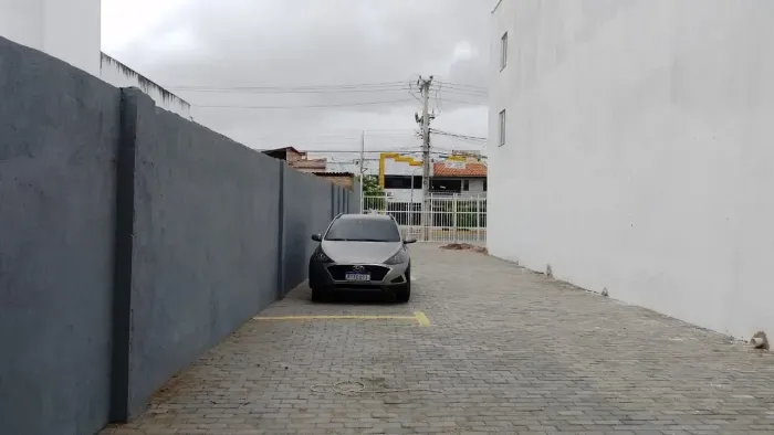 Imóvel para venda possui 800 metros quadrados com 1 quarto em Carlito Pamplona - Fortaleza