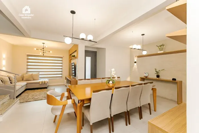 Casa em condomínio no Pinheirinho 198 m², 3 quartos, 3 vagas em frente a Praça Zumbi dos