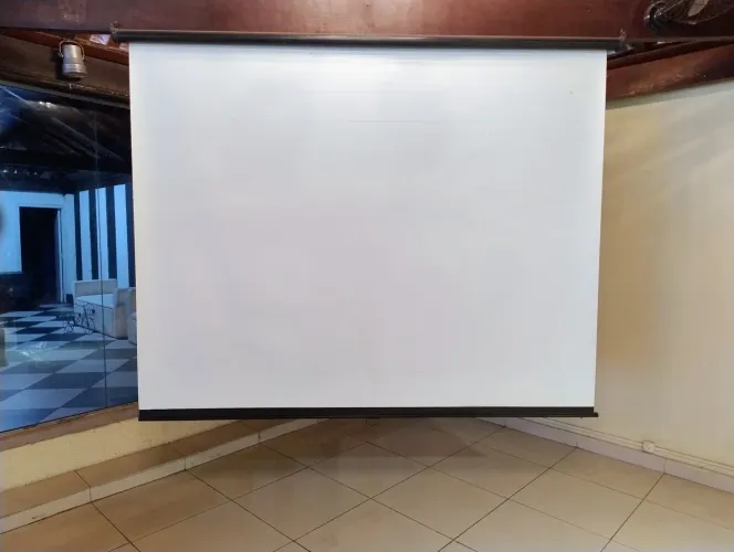 Telão retrátil 2,00 X 2,30
