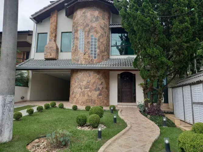 Linda casa no condomínio Aruã oportunidade