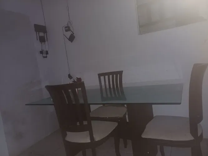 MESA DE VIDRO E MADEIRA ( 6 PESSOAS)