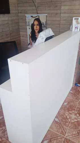 Balcão branco para loja