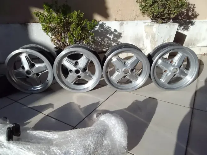 Vendo rodas aro 15 4x130 modelo cruz de malta
