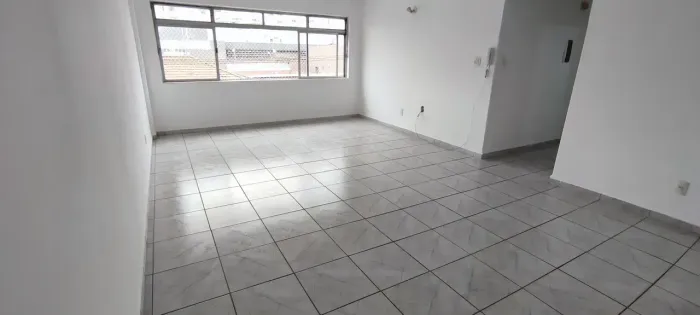 AMPLO APARTAMENTO NO CENTRO DA LAPA. PRONTO PARA MUDAR.