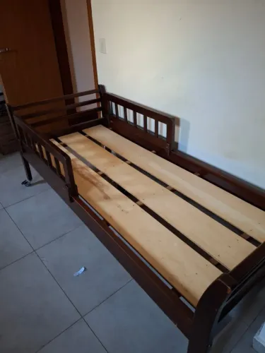 Cama de solteiro mogno maciço