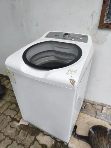 Máquina de lavar com defeito