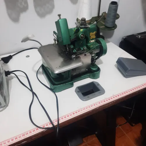 Vendo duas máquinas de costura