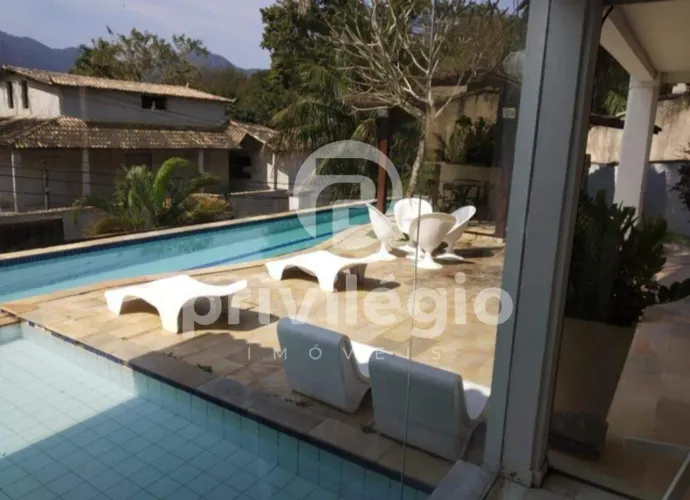 Casa com Lazer de Clube em Vargem Grande: 7 Quartos, Piscina e Sauna. Condominio Quinta do