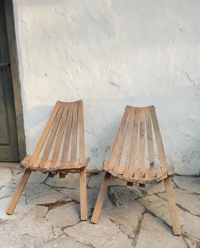 Par de cadeiras de cachaçaria em madeira