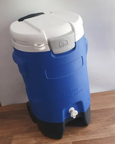 Garrafão Térmico Igloo Sport Roller - 18,9 Litros - com carrinho e torneira