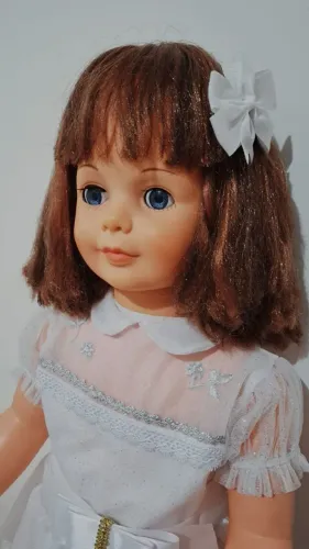 Boneca amiguinha da estrela com vestido branco 