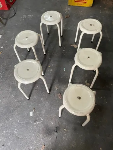 Banquetas de ferro (06 unidades)