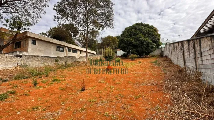 Lote com 1030m² á venda no bairro Garças;