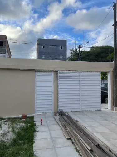 Casa Toda REFORMADA. 30m do ÔNIBUS e 100m Sup. Soberano. RESERVE JÁ!