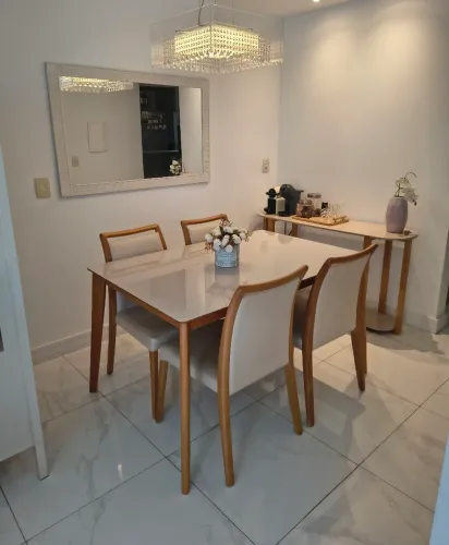 Mesa de jantar 4 lugares