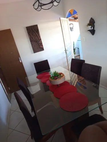 Mesa com 6 cadeira