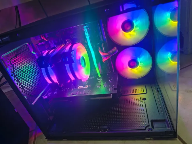 Computador gamer com placa de vídeo e SSD