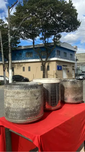 Cesto de alumínio para fazer churrasqueira