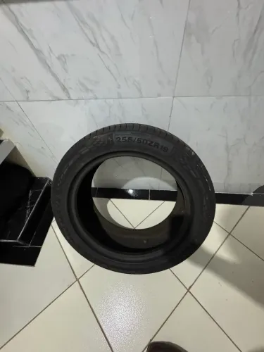 Vende-se pneu 255/50 ZR19