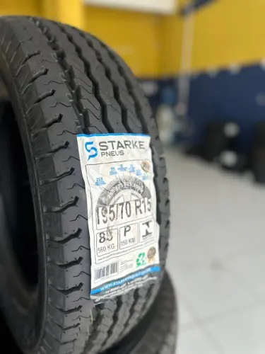 Performance e resistência no Pneu Starke 195/55-15