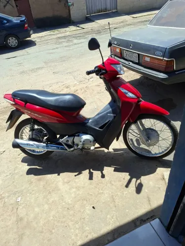 Vende-se uma moto biz 125cc ano 2009 valor 8000