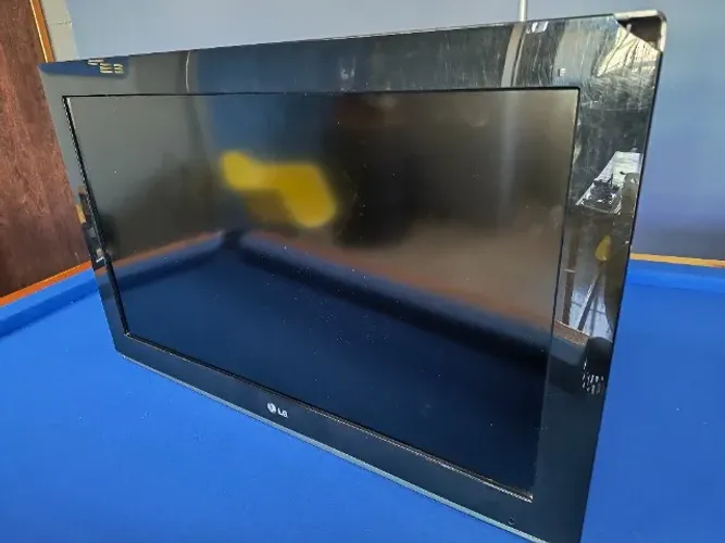 TV Monitor LG 32LD350 2 Entradas HDMI | NÃO É SMART TV, mas tem entrada pra adaptador
