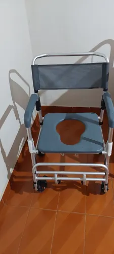 Vende-se cadeira de banho para idoso