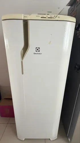GELADEIRA ELECTROLUX RE31 240 BRANCA