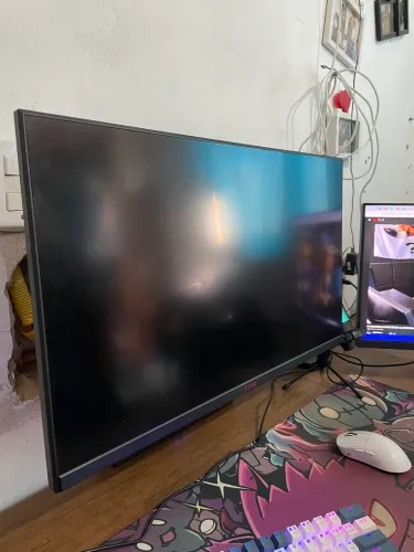 Monitor 27 polegas 144 hz com braço articulado