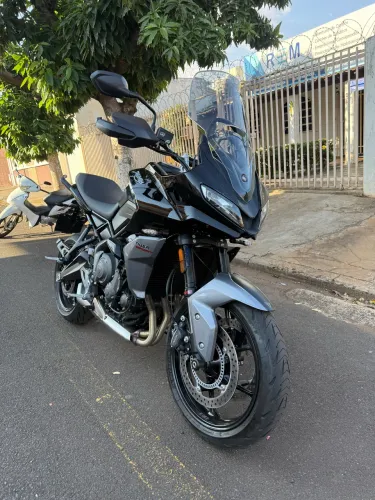 Tiger 660 2024 com apenas 3 mil KM
