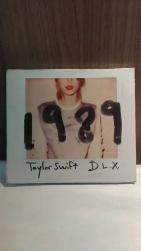 CD Taylor Swift 1989 Deluxe c/polaroids 53 à 65