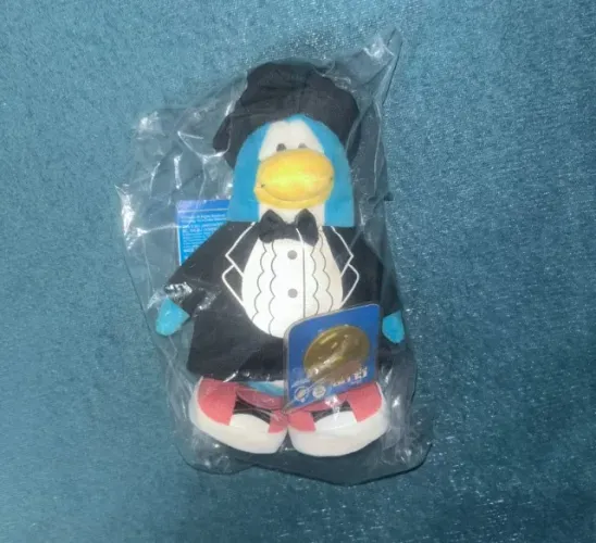 Club penguin pelúcia tuxedo guy jakks pacific (com moeda e etiqueta)