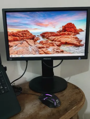 Monitor LCD Positivo 19pol com base ajustavel, cabo HDMI e de força juntos - Retirada Mang