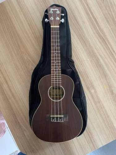 Ukulele Concert Shelby SU-23R (Estado de Novo) + Capa