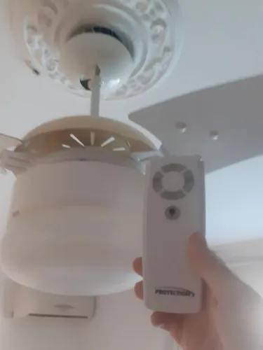 Ventilador de teto com controle remoto