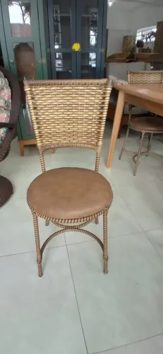 Cadeira Em Ferro E Fibra Almofadada