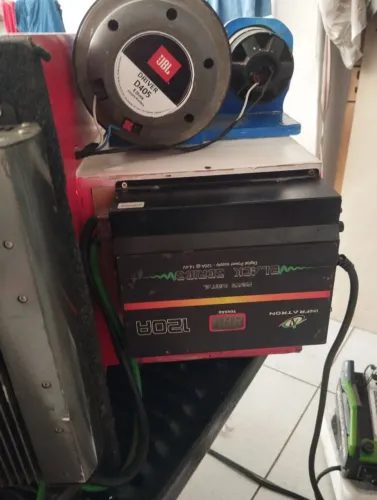 Som automotivo toca muito bem caixa personalizada tudo funcionando