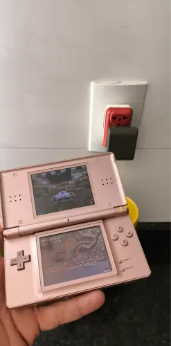 Nintendo DS Lite + R4