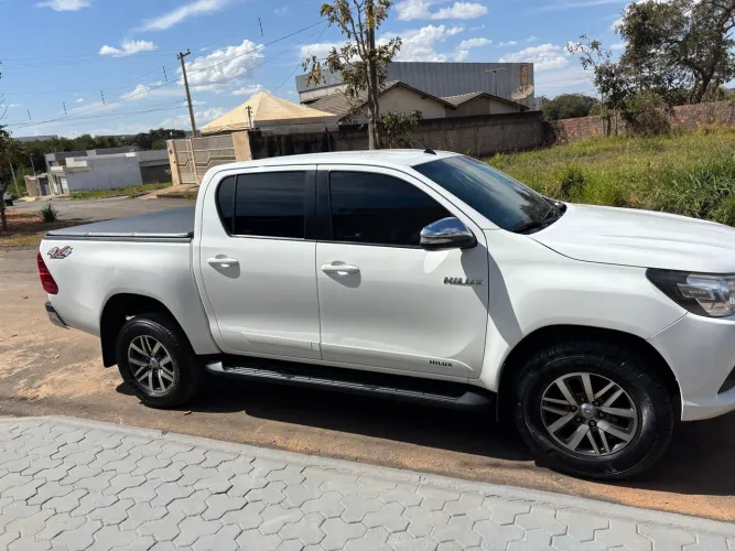 Toyota Hilux CD SRV 4X4 2.8 TDI Diesel Aut. 2017