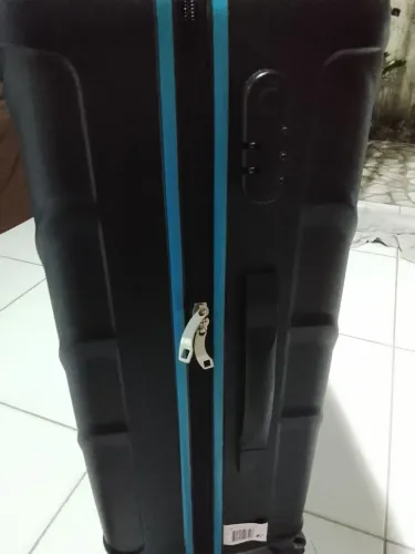 Mala de viagem usada uma vez