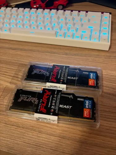 2x Memória RAM Kingston Fury Beast DDR5 16GB 5200MHz (32GB total)