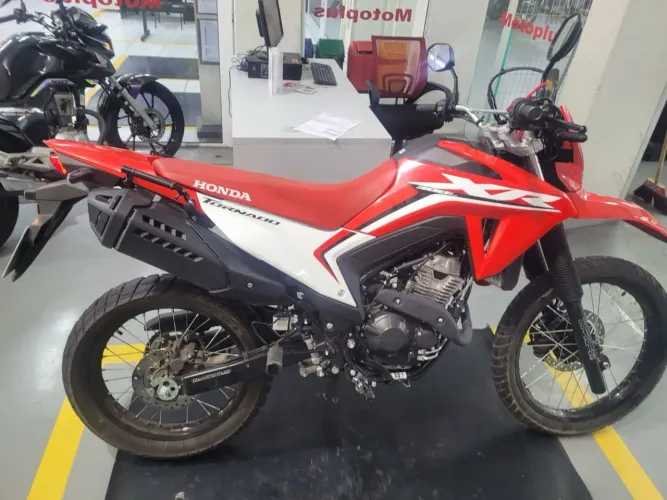 Honda XR tornado2025. Vendo 29.000 ou Passo financiamento pelo banco.
