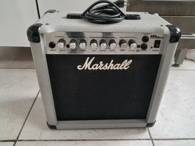 Marshall Mg15 dfx com 4 efeitos, chorus, delay, reverb, flanger