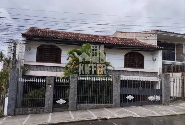 Casa com 4 dormitórios à venda, 427 m² por R$ 850.000,00 - Vital Brasil - Niterói/RJ