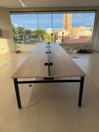Mesa de trabalho (8 pessoas)