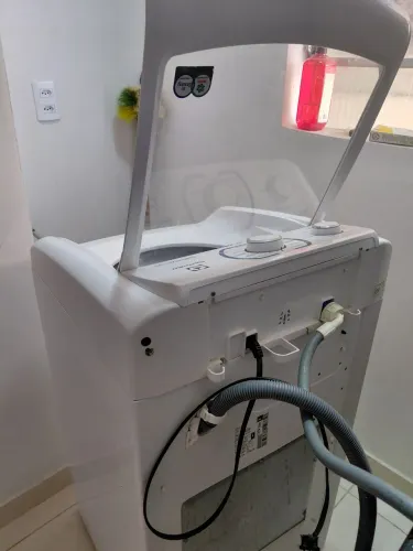 Eletrolux 8,5 kg.Máquina de lavar conservada e á venda.