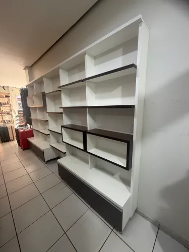 OPORTUNIDADE - MÓVEL EXPOSITOR COMPLETO EM MDF PARA LOJA