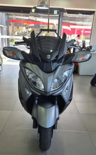 SUZUKI BURGMAN 650 EXECUTIVE