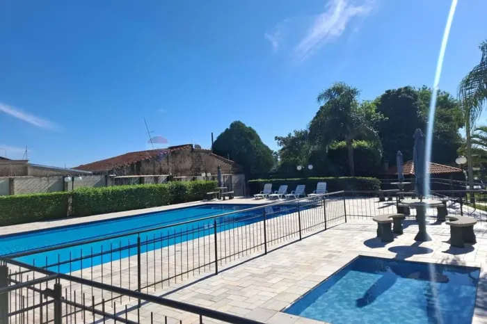 VENDE-SE CASA EM CONDOMÍNIO 205 m² 3 QUARTOS LAZER COMPLETO PARQUE DOS LAGOS