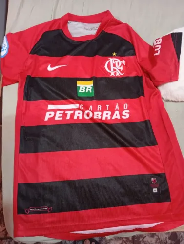 Camisa do Flamengo retrô.